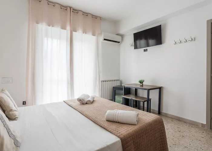 Fly Guest House 290
