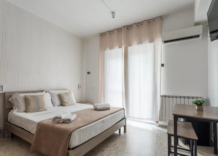 Fly Guest House 290